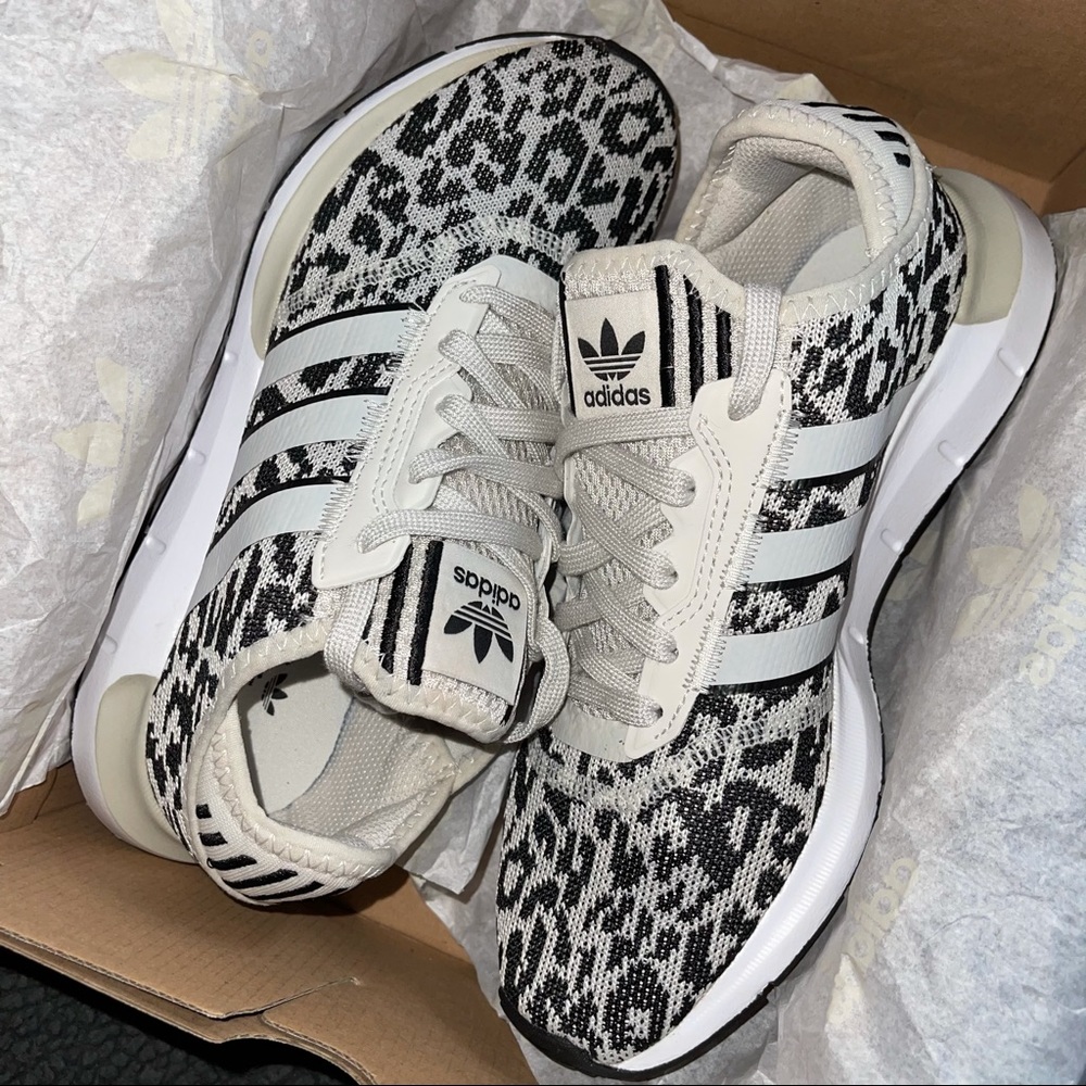 🚫SOLD🚫Adidas leopard / Cheetah shoes